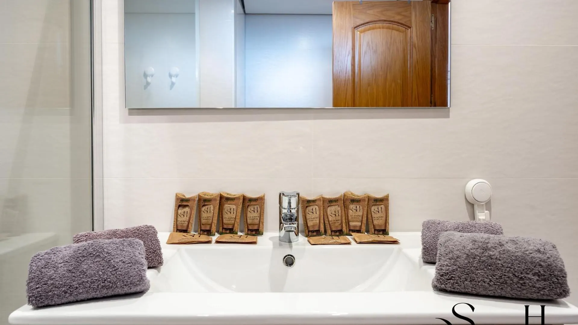 Poolside 2 Bedroom Retreat Benalmadena Apartment