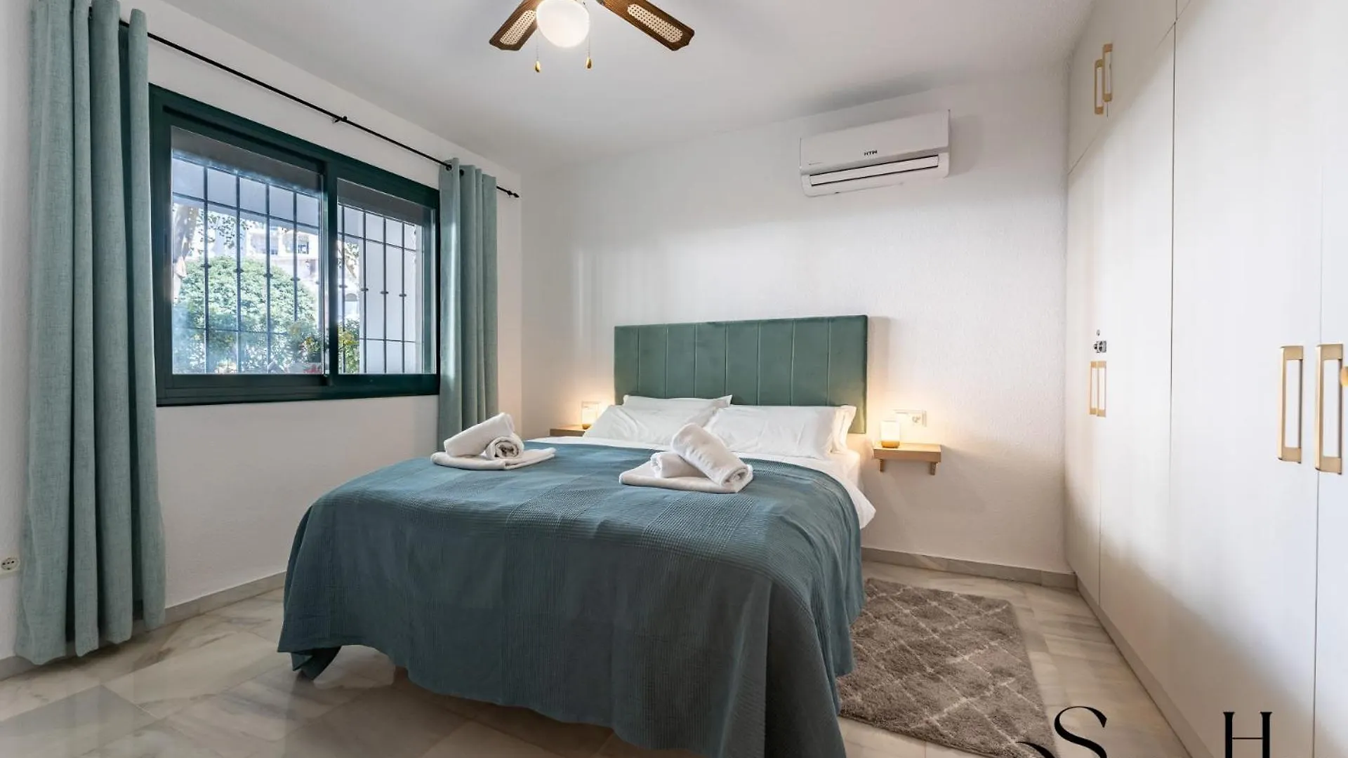 Poolside 2 Bedroom Retreat Benalmadena Apartment