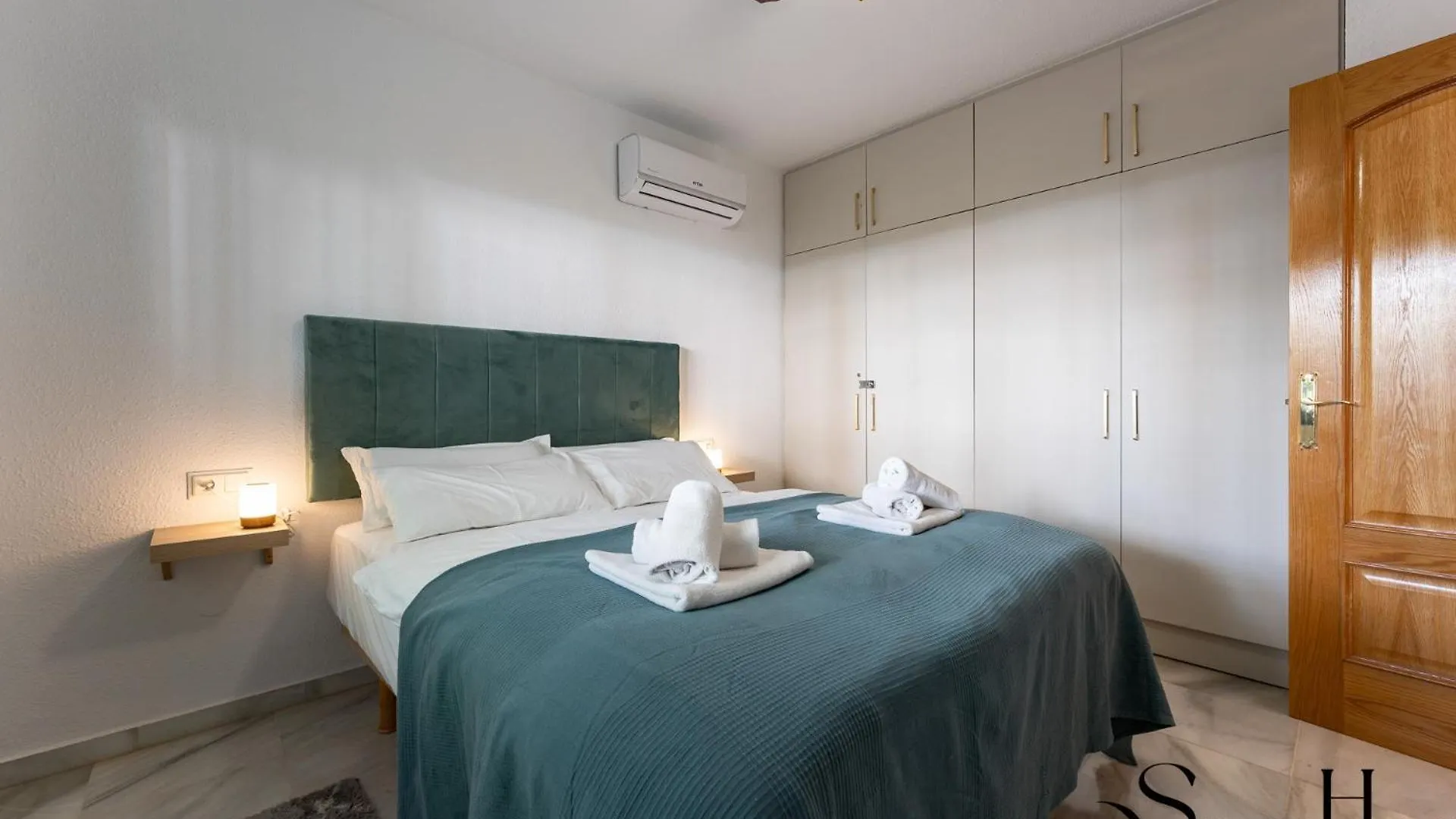 Poolside 2 Bedroom Retreat Benalmadena 0*,